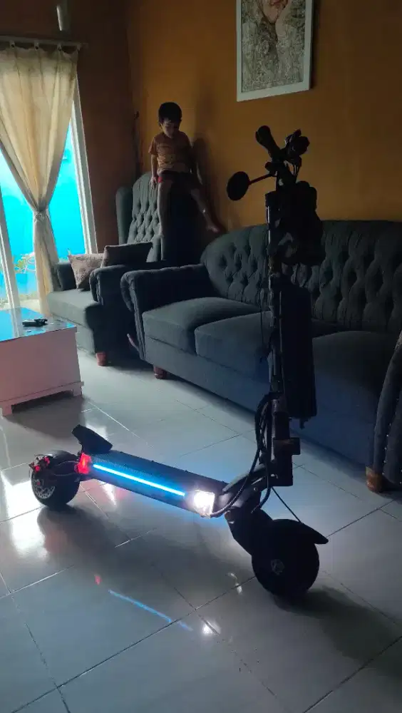 Skuter listrik zero 8x