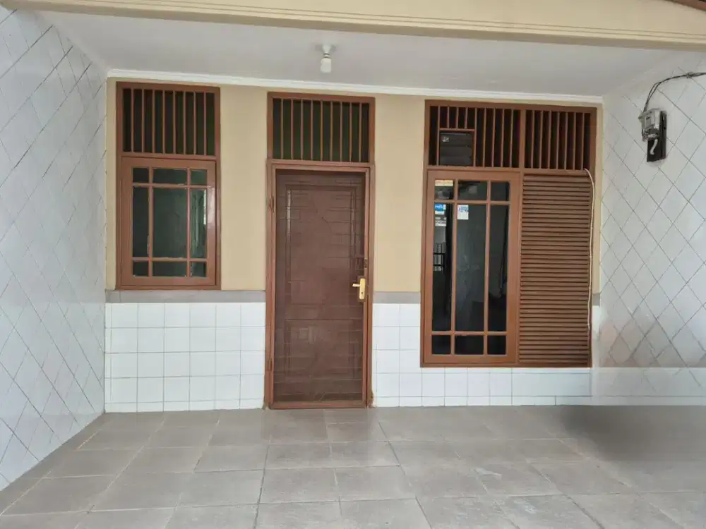 Rumah Di Tanjung Duren Jakarta Barat Luas 4,5x11m 2 Lantai Semi Furnished
