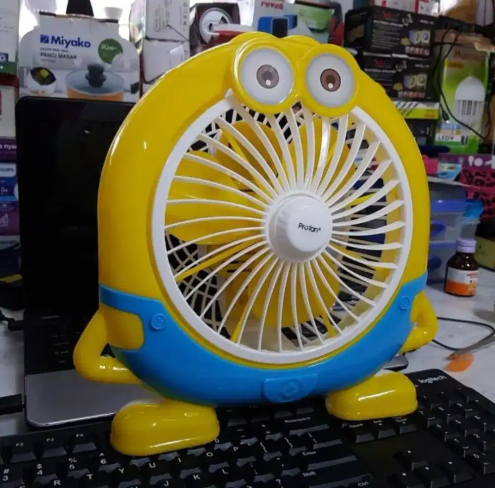 Kipas angin karakter minion