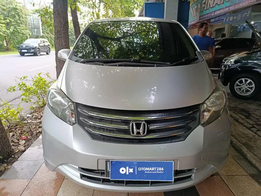 HONDA 2011 FREED E PSD 1.5 A/T SILVER MURAH MOBIL1717 JEMURSARI
