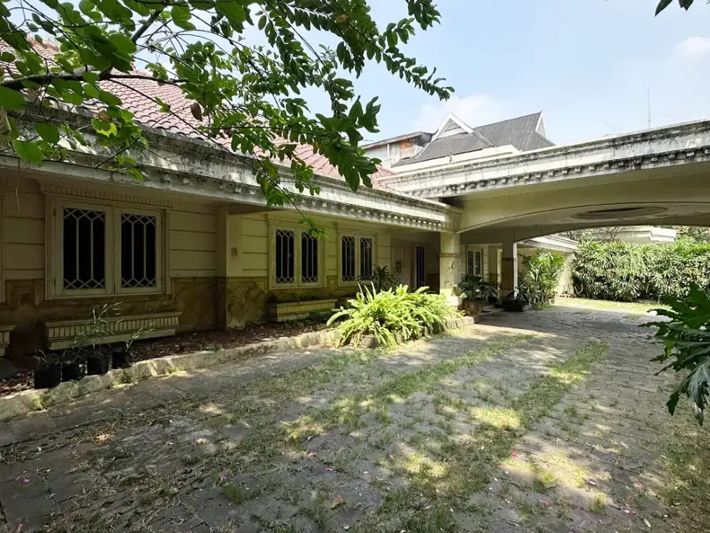 Rumah Menteng. LT.1405/LB.1000. 5BR. SHM. Harga 140M