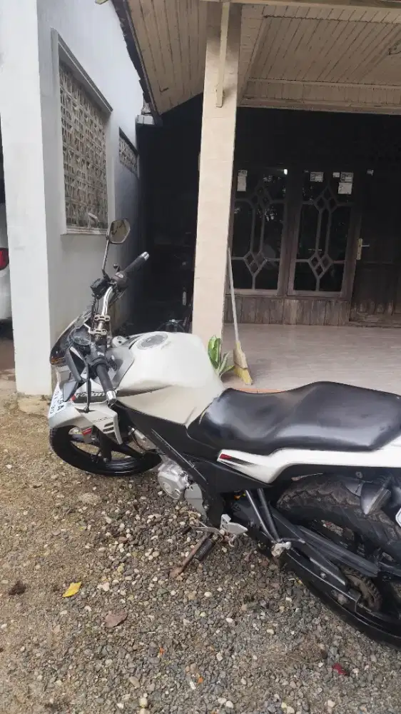 Di jual kendaraan vixion 2014 di jual karena ganti tempat kerja