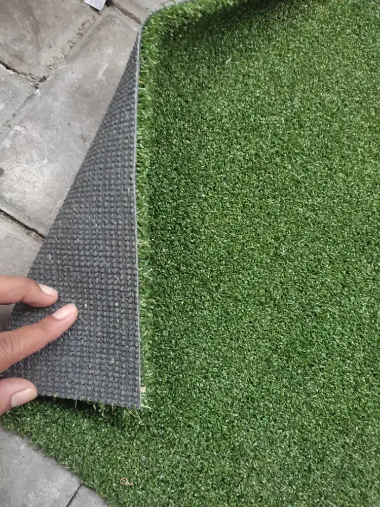 Karpet rumput sintetis bekas padel