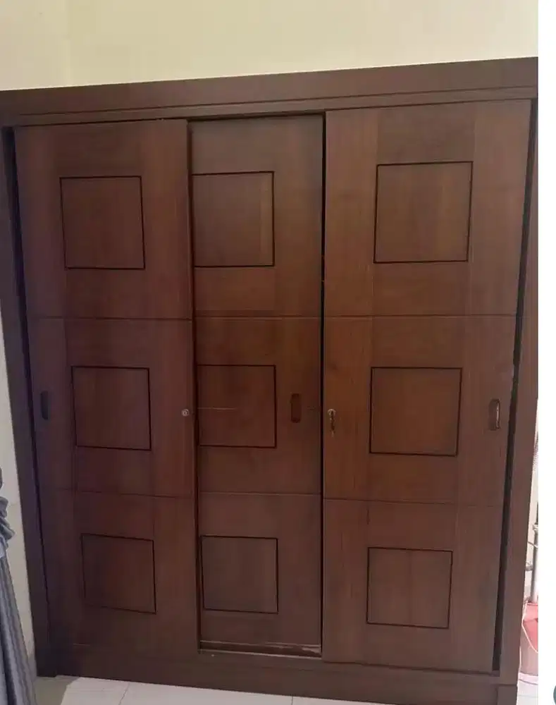 Dijual Lemari pakaian 3 pintu Kayu Jati