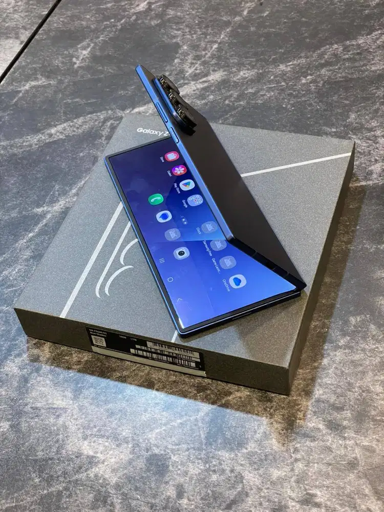 Samsung Galaxy Z Fold 7 16/1tb sein like new