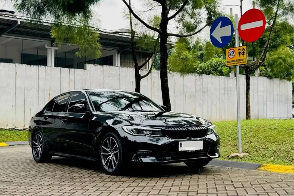 BMW 320i G20 Sport 2020 (Black Saphire - Very Mint Condition)