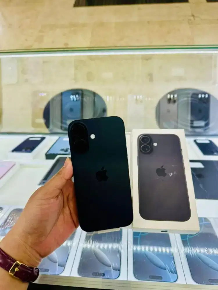 iPhone 16 128 warna Black iBox Garansi sd April 2026 iBox Resmi