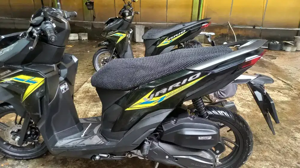 vario new 2025 125 cc CBS black yellow