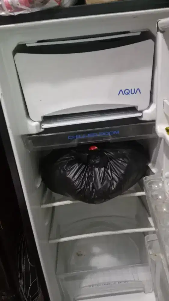 Kulkas secend merk aqua 1 pintu