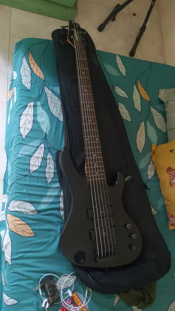 Bass washburn xb126 6string