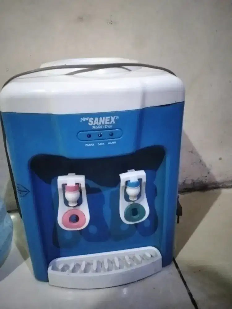 Dispenser panas/dingin