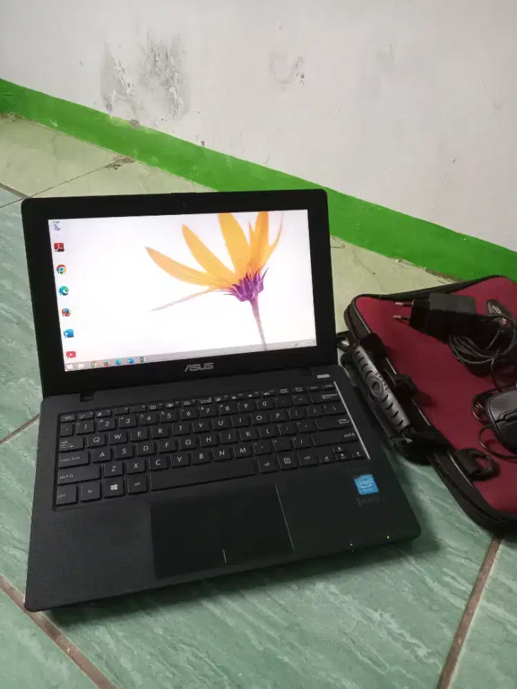 Laptop Asus X200MA Windows 8.1 PRO