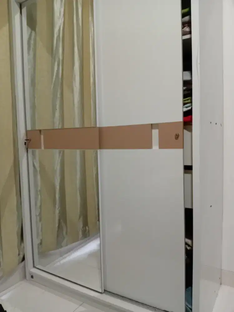 Dijual lemari pakaian