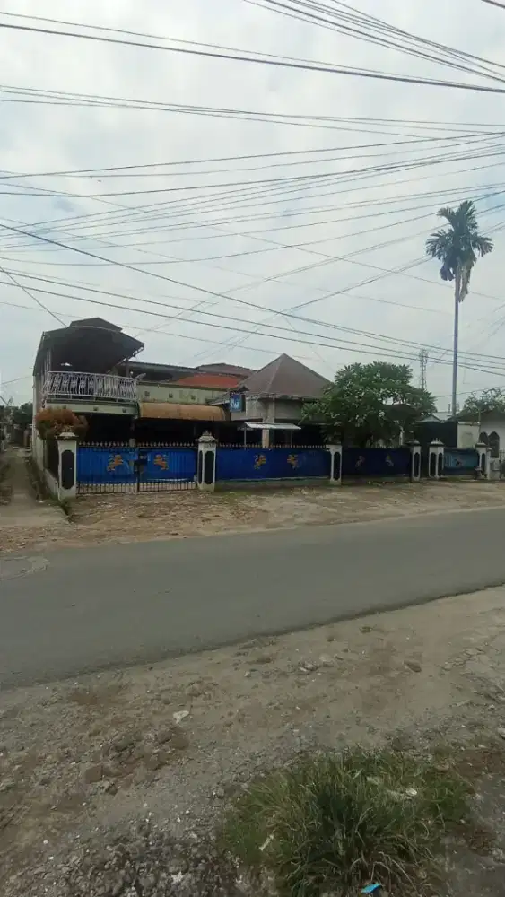 Rumah besar  dan tanah luas