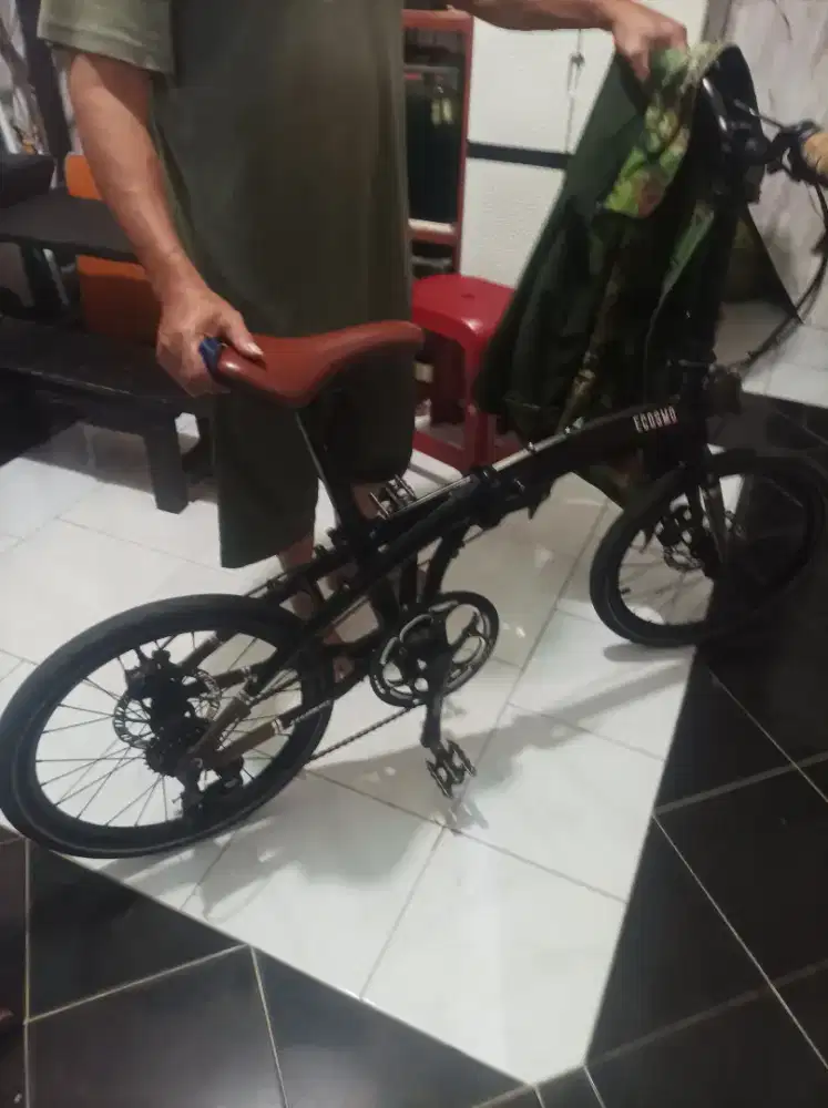 Sepeda lipat cosmo hitam