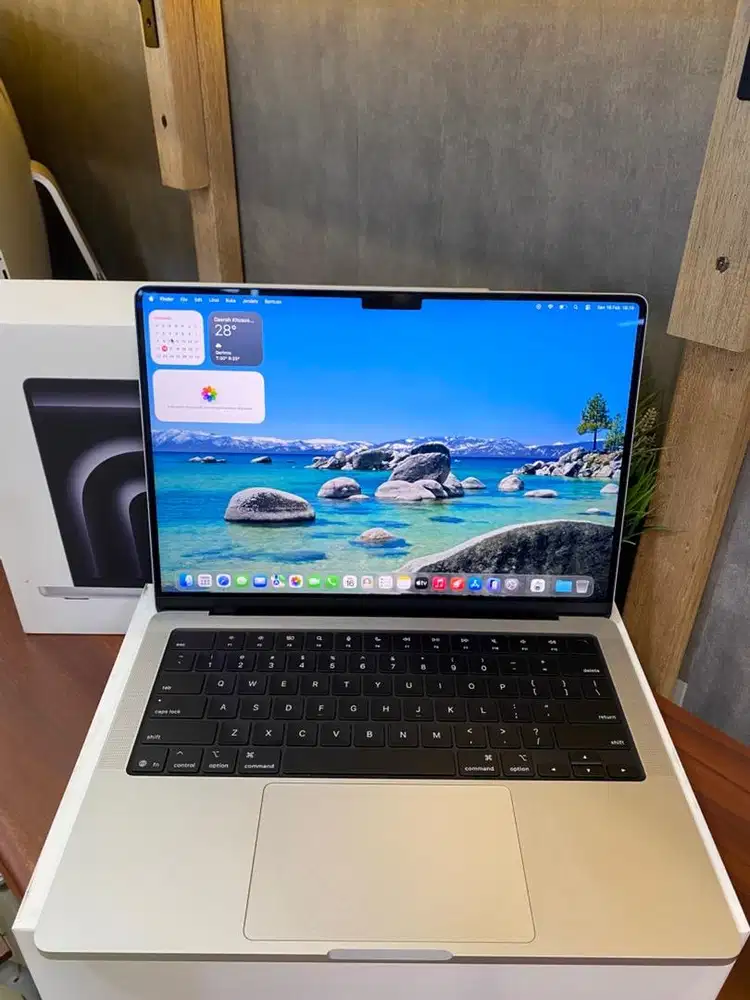 MacBook Pro M5 16/1TB Silver iBox