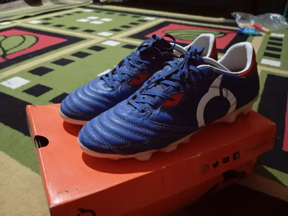 Sepatu sepakbola ortuseight olympico UK39