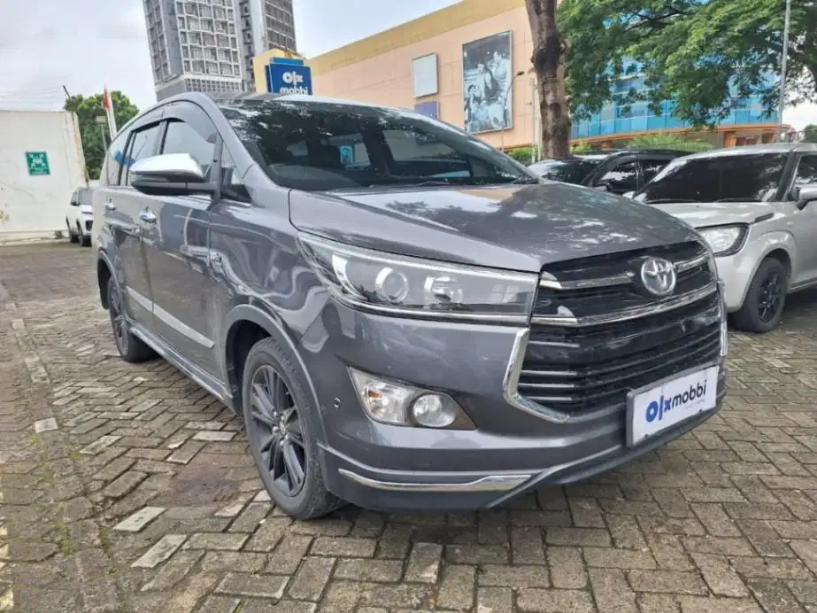 DP MURAH Toyota Kijang Innova 2.0 Venturer Bensin-AT 2018 Abu CKMZB