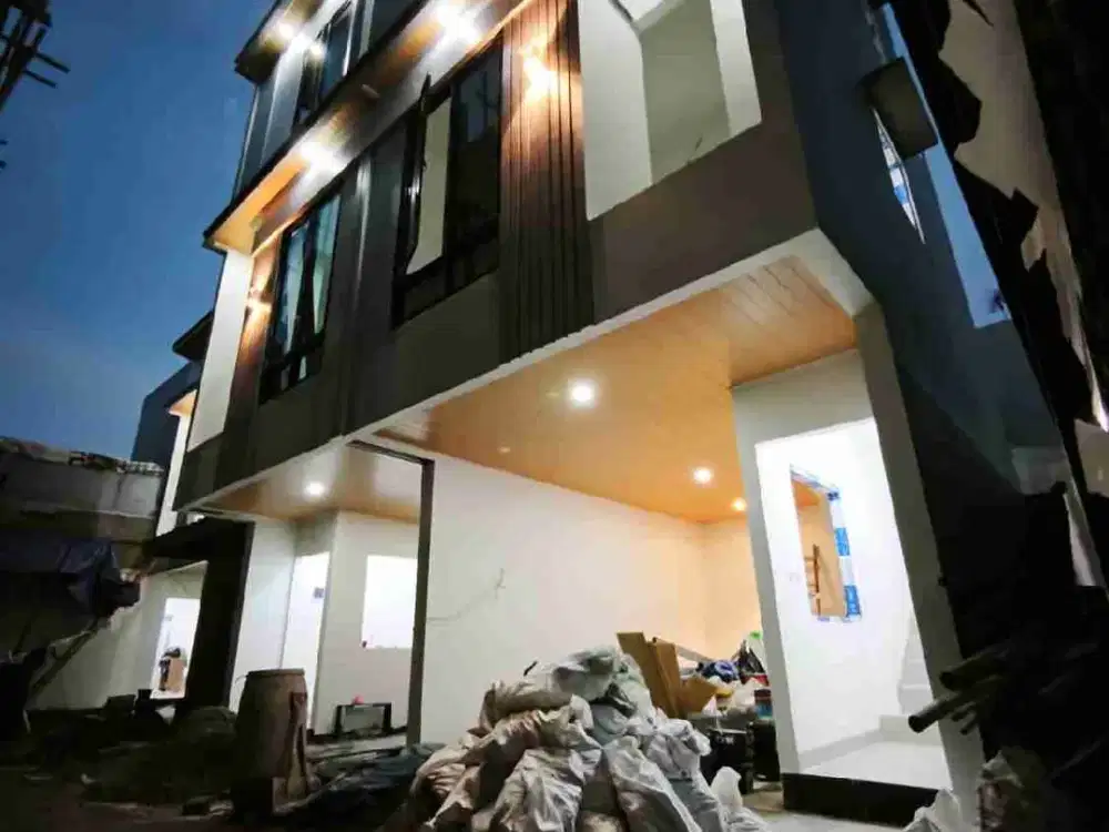 Di jual rumah cantik minimalis 2 lantai Kampung Rawa Jakarta pusat