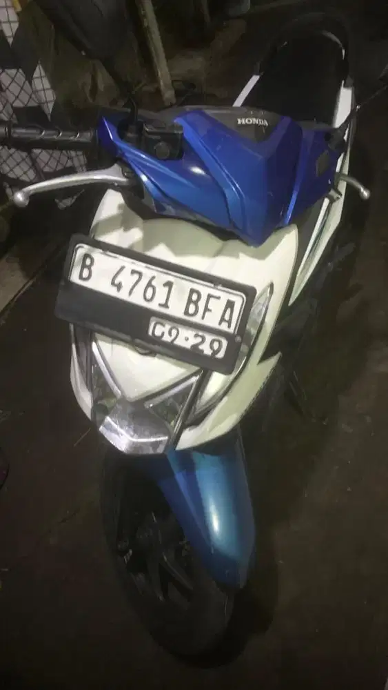 Dijual honda beat putih biru 2015