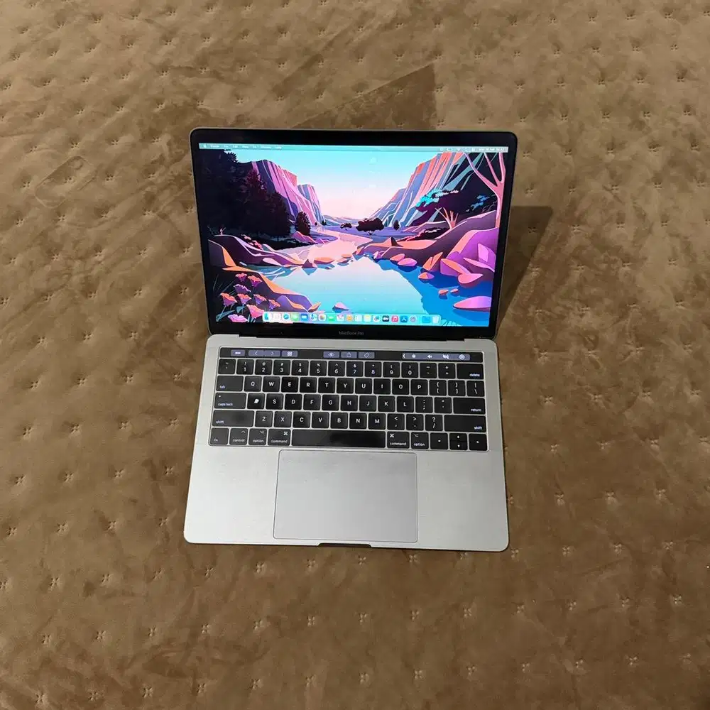 Macbook Pro 2017 13 inch 16/256 Touchbar Space Grey Murah