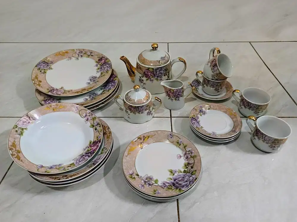 Dinner Set , Steamer Pot and Kris Toaster