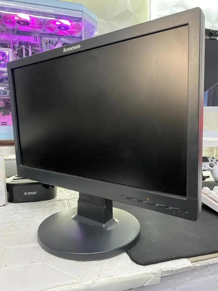 Ready Monitor Lenovo 19 inch LCD Mulus Lengkap Normal Segel 400 ribu