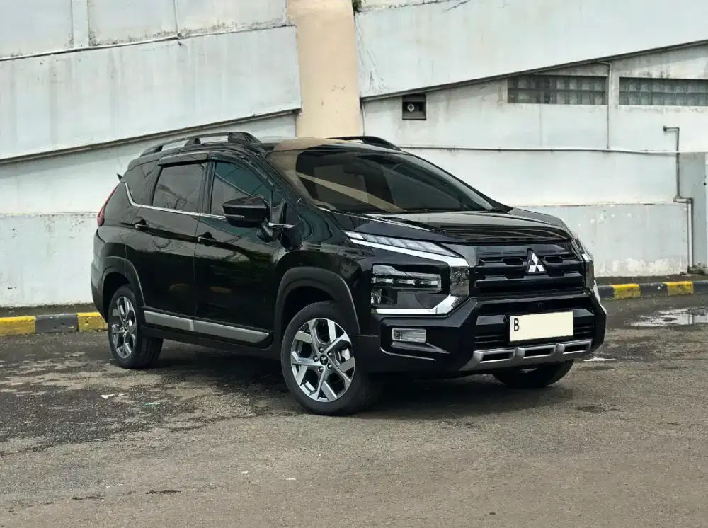 DP 15jt Xpander Cross Premium 2023 matic new mitsubishi hitam