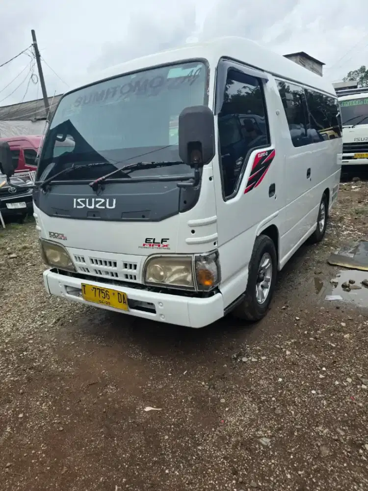 Isuzu nkr  55 minibus