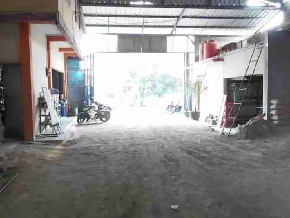 Dijual Murah Toko Bahan Bangunan Plus Gudang dan Rumah Tinggal di Sayap Jl.Jend.H.Amirmahmud  Kota Cimahi