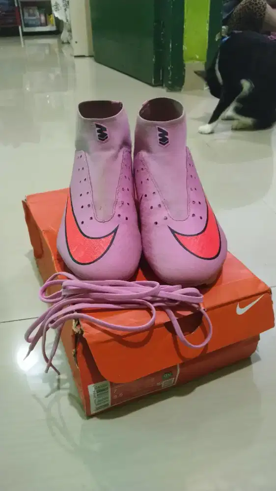 sepatu bola nike
