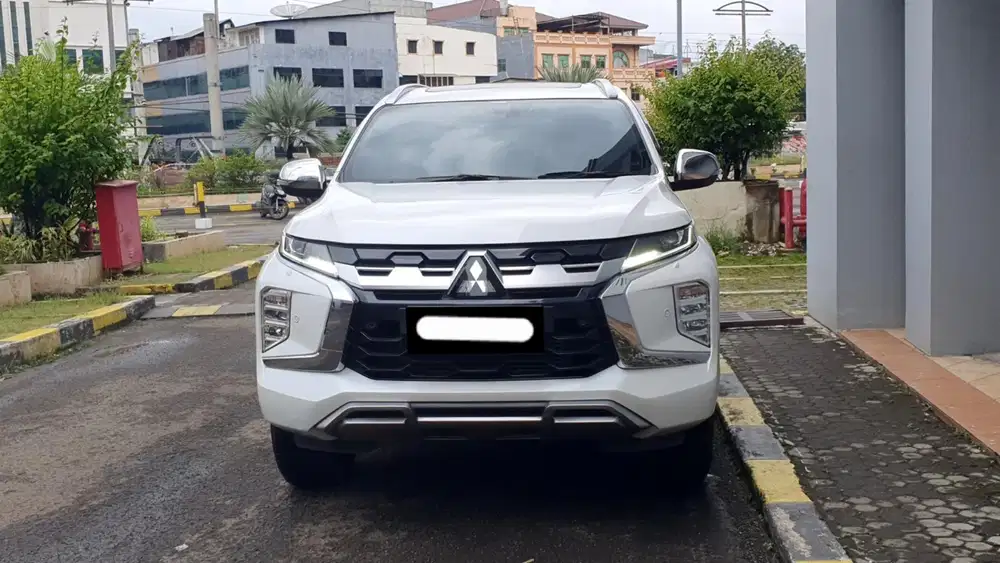Km23rb mitsubishi pajero sport dakar 2025 putih sunroof