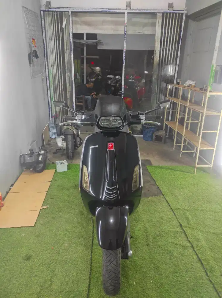 Vespa sprint 2015 asli hitam ganteng