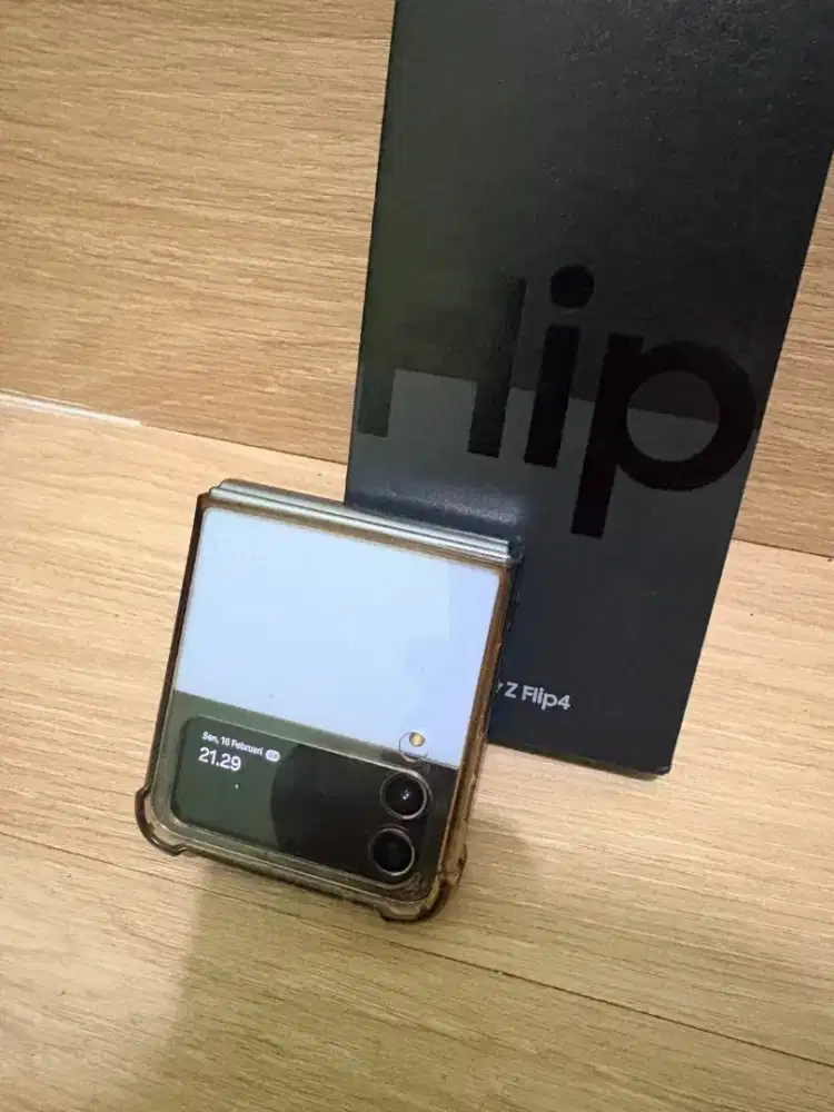 Samsung flip z 4 ram 8/128