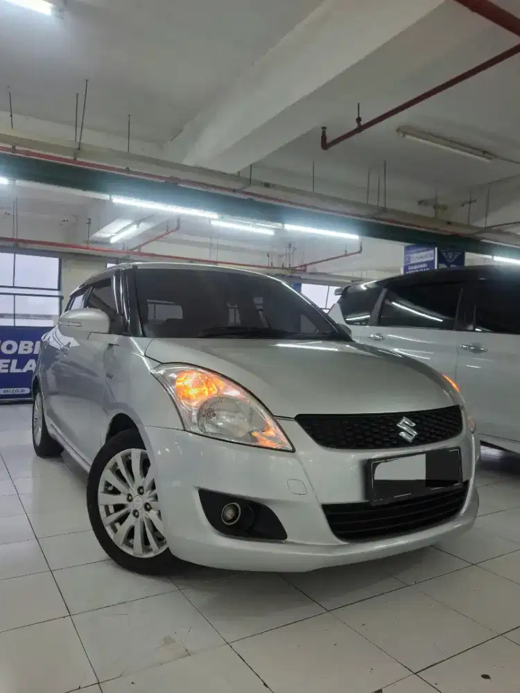 SUZUKI SWIFT 1.5 GX AT 2014 DP 30JT