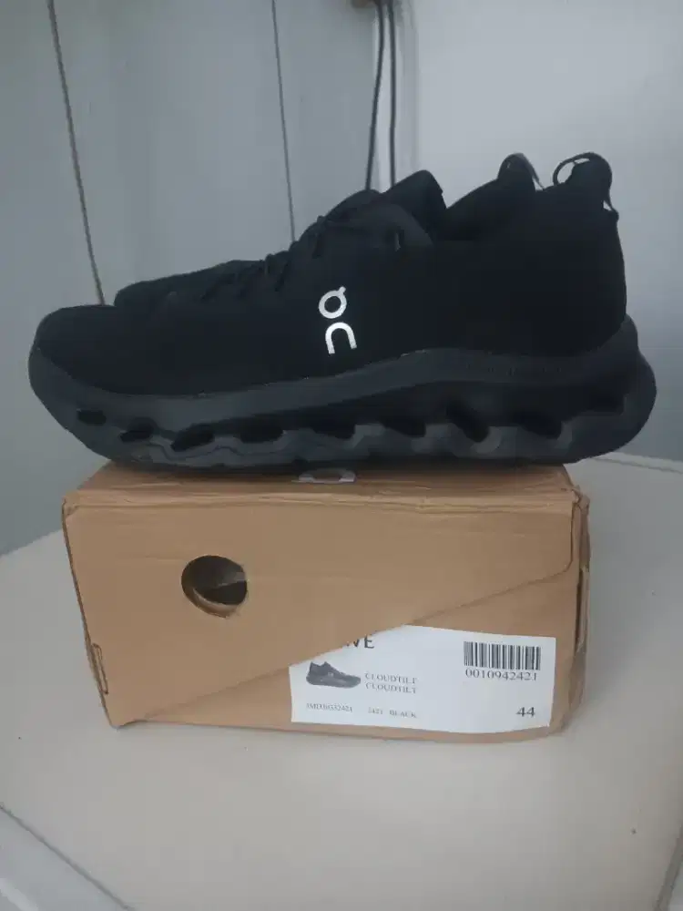 LOEWE x On Cloudtilt in All Black