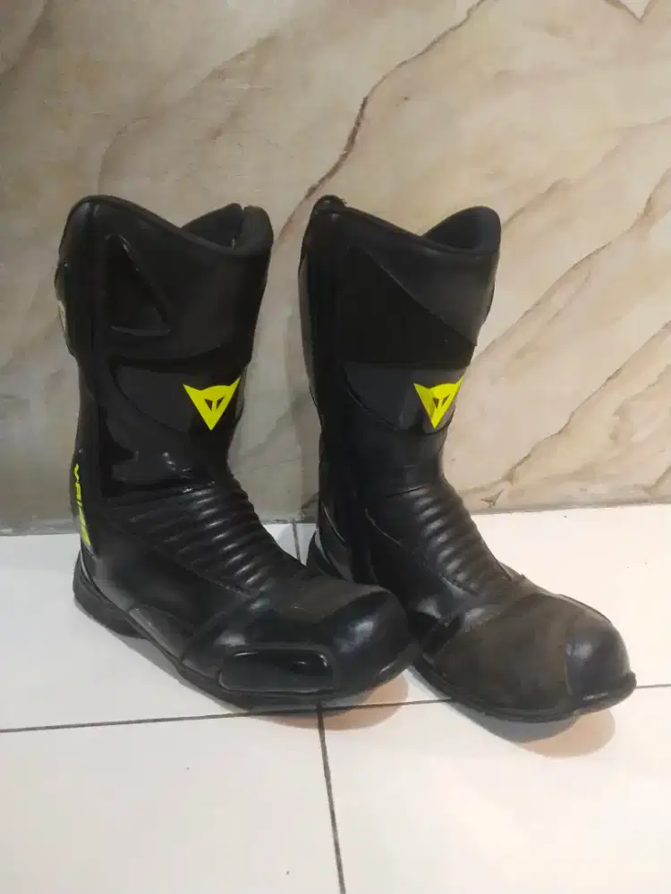 Sepatu kulit touring