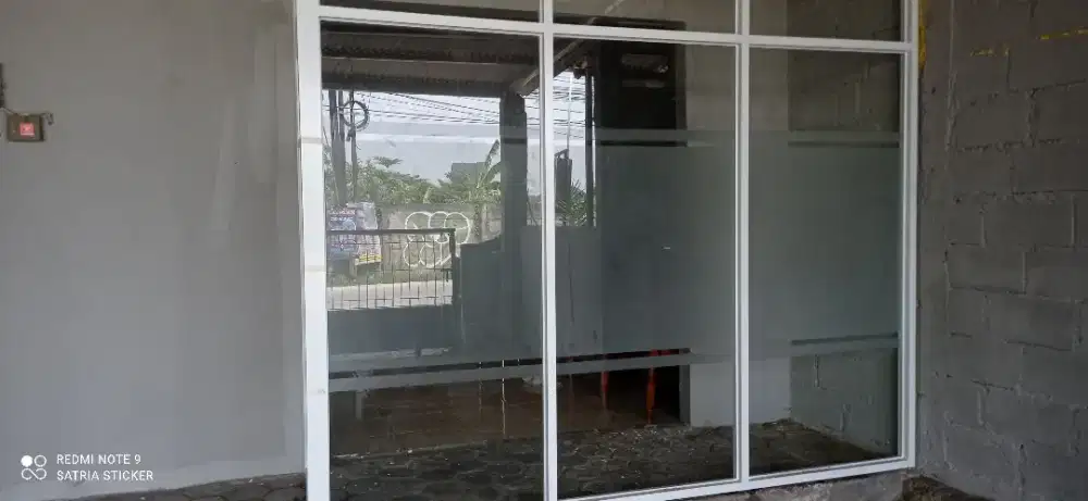 Sticker sandblast penyekat ruangan kaca & aneka kaca film riben oneway