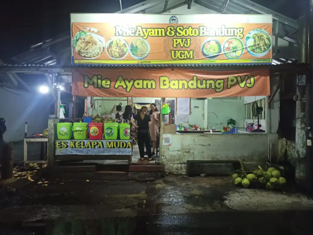 Dibutuhkan Karyawan Kelapa Muda Dan Mie Ayam Soto