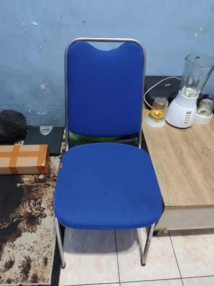 Kursi pesta merk Phoenix