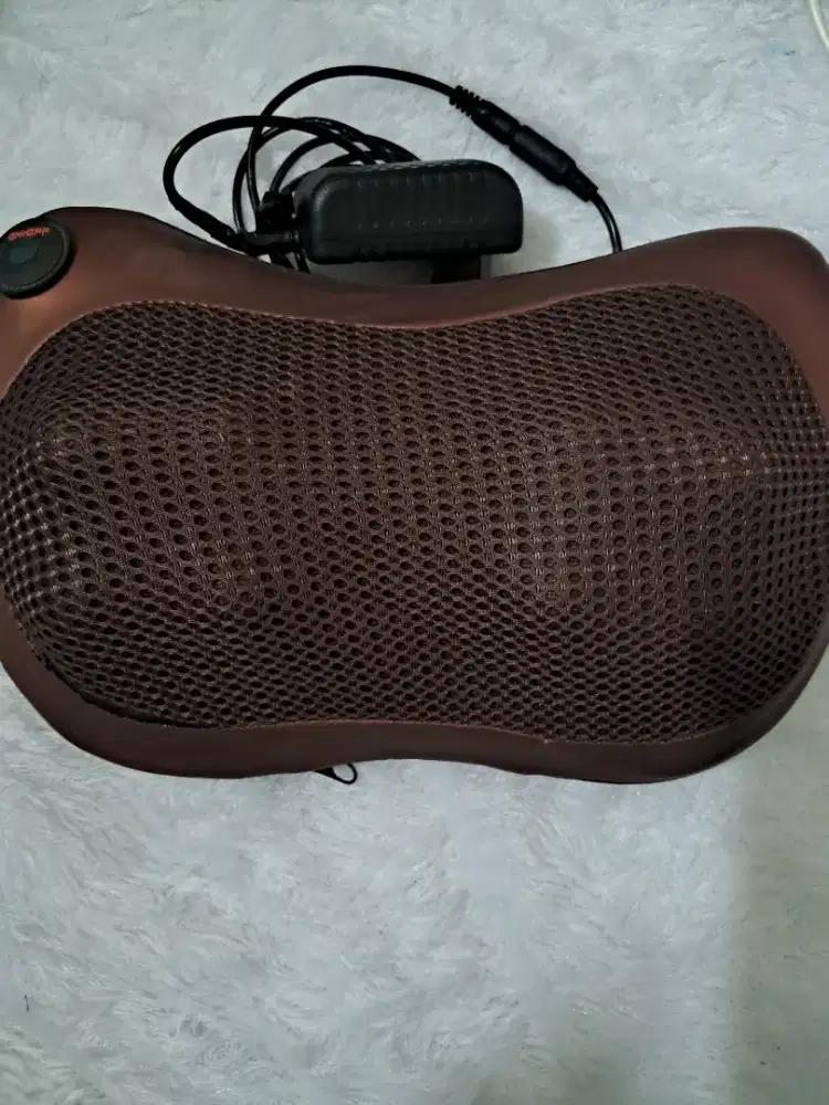 Bantal pijat u leher dan bisa dibawa kemana mana