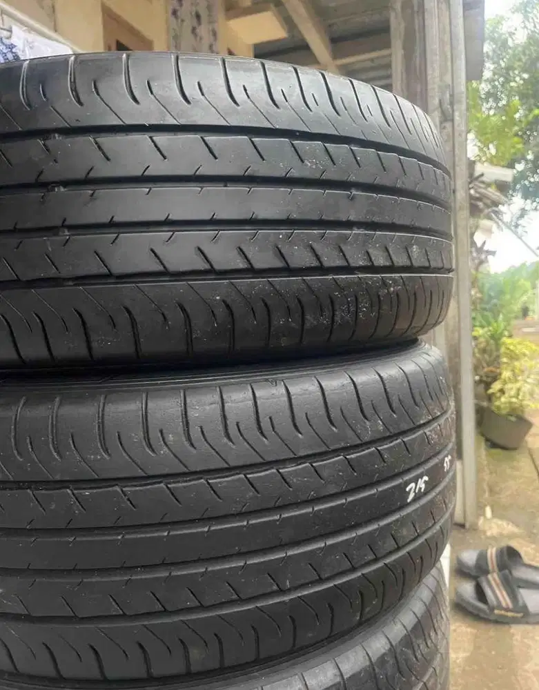 Ban merek dunlop ukuran 215 55 17