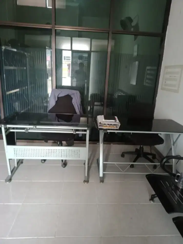 Dijual meja kantor merk informa kondisi 90% masih bagus
