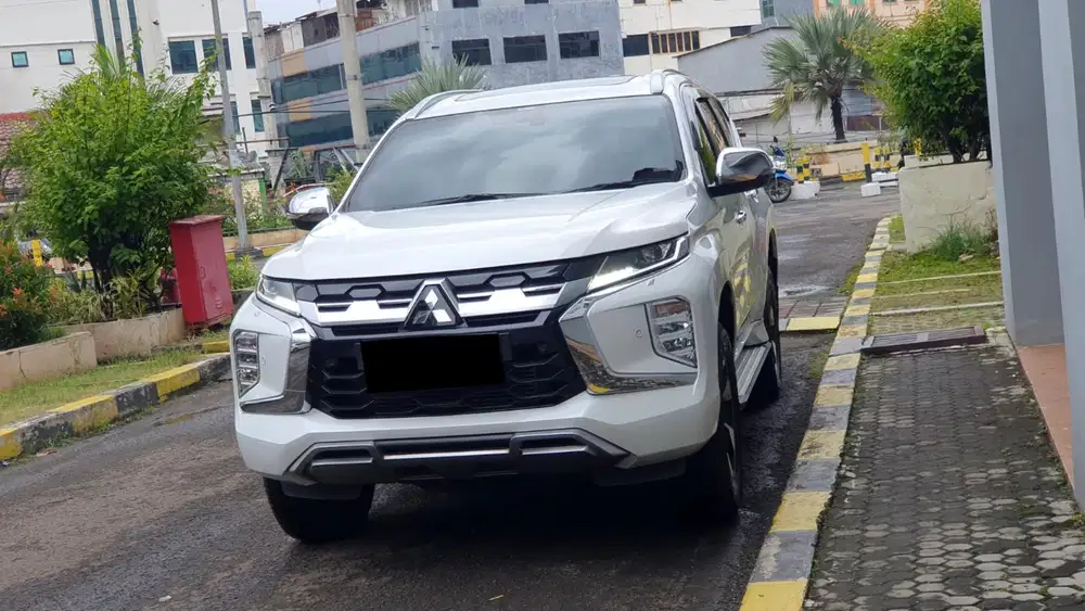 Mitsubishi pajero sport dakar 2025 putih sunroof