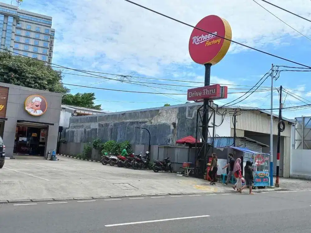 Tanah Cocok Untuk Tempat usaha, Lokasi Strategis ,Parkir luas di Utan Kayu Jakarta Timur