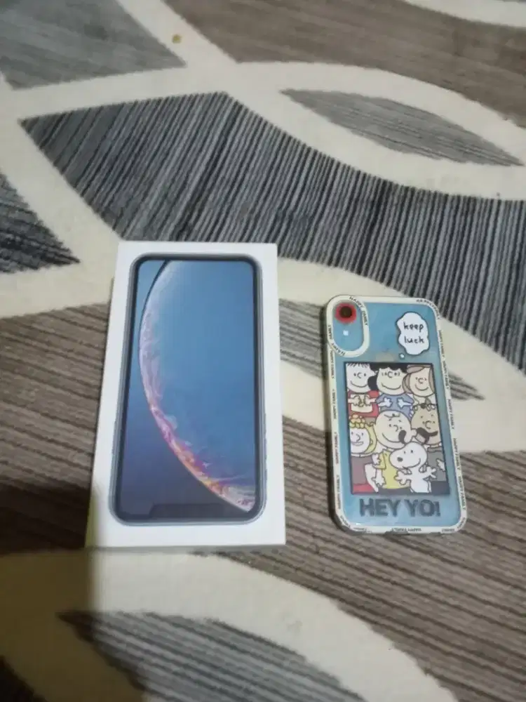 iphone xr 128 lengkap. Mulus.