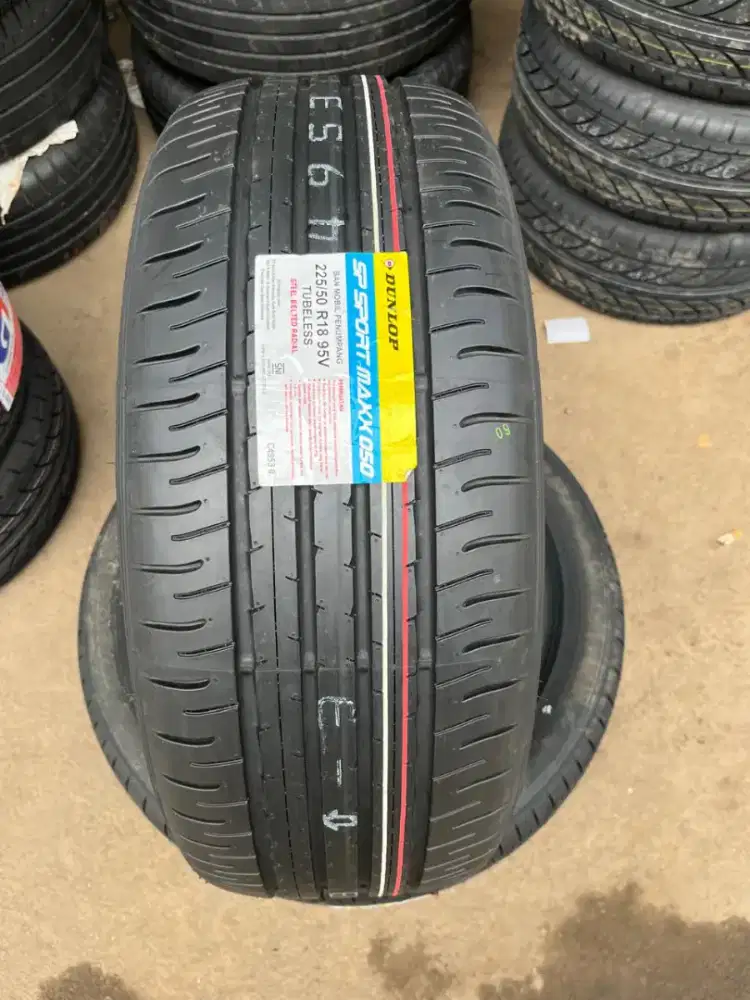 Dunlop sportmaxx 225/50 R18 oem innova zenix