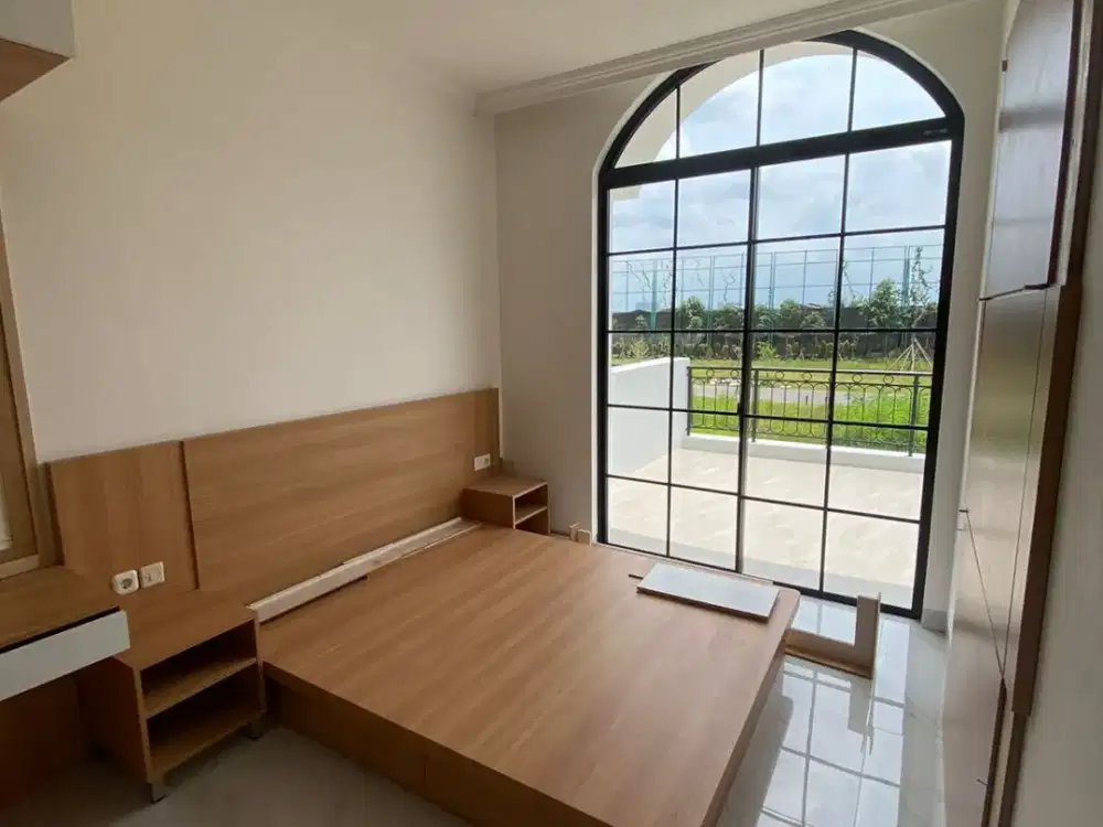 Disewakan Rumah 2 Lantai 6x10 Full Furnished 2+1 KT 2 KM di PIK 2