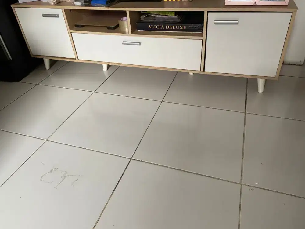 JUAL RAK TV PIRA METROPOLIS