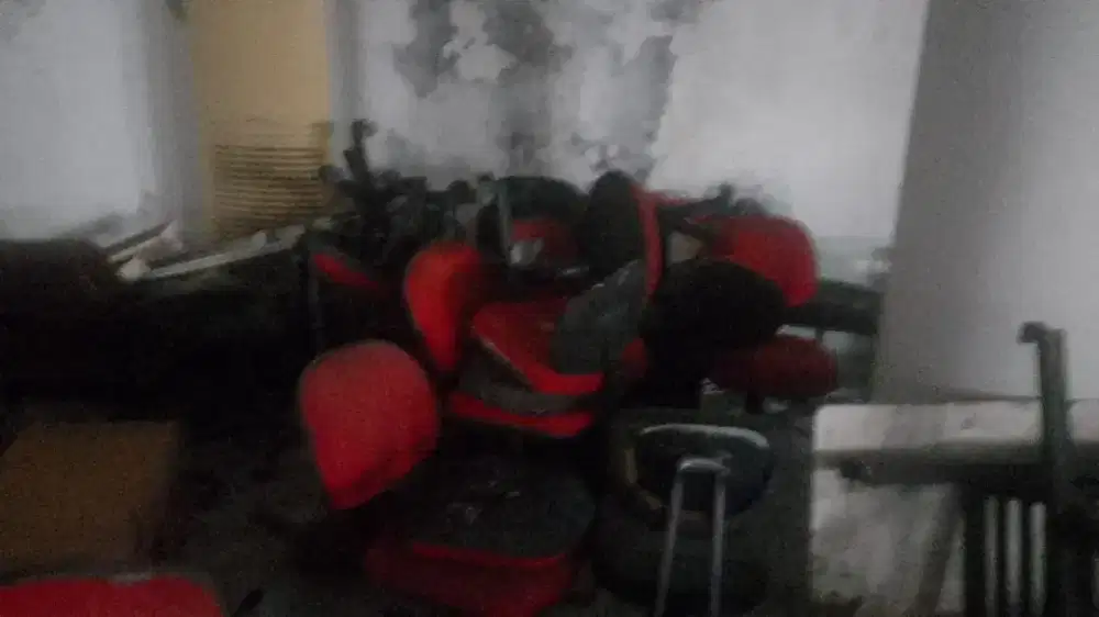 Terima jual beli barang barang bekas ex kantor hotel